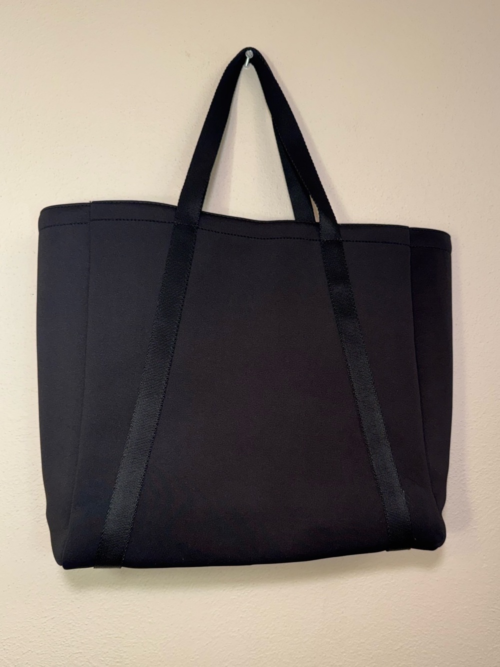 Victoria's Secret Beach Cooler Insulated Carry-All
Wine Tote Bag in Black - Picture 4 of 12